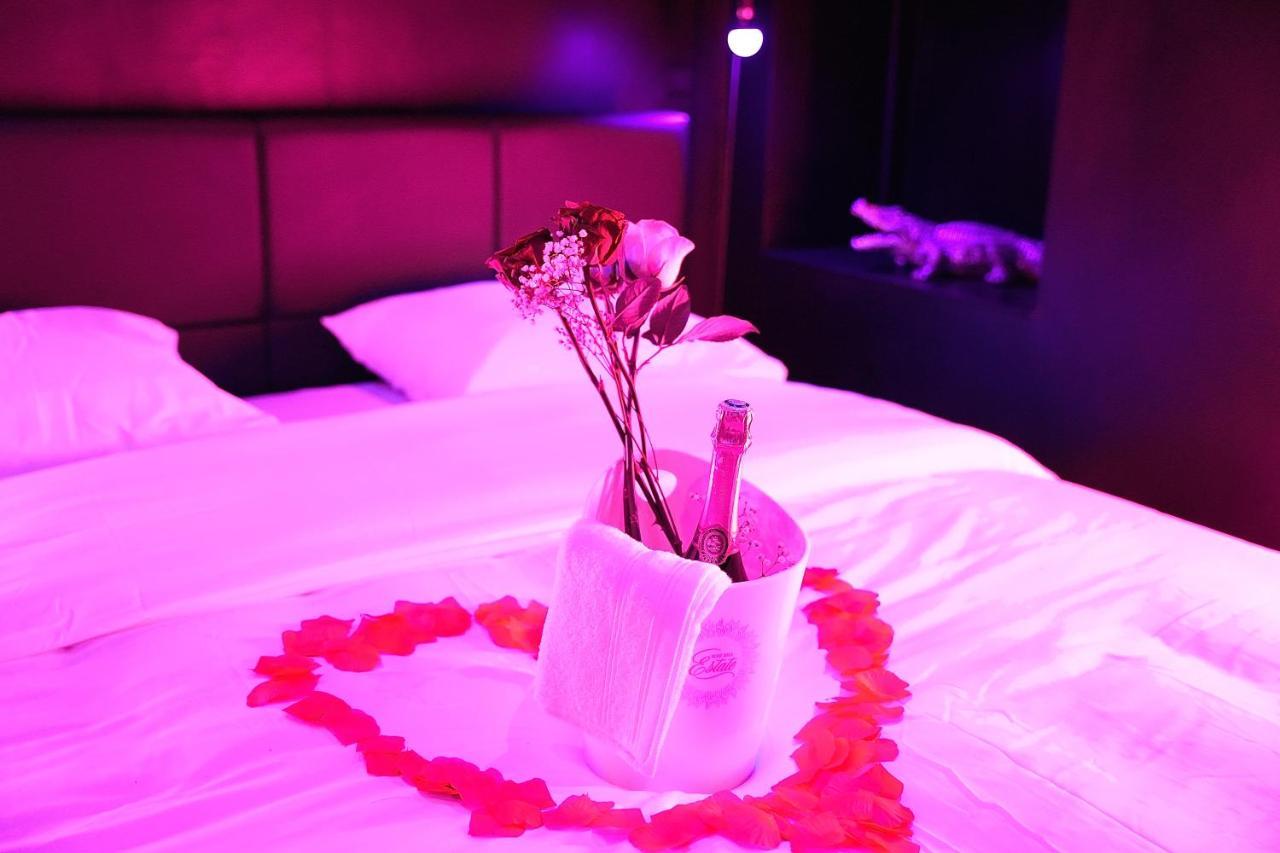 Love Room Suite Dirty Diana Aubagne Kültér fotó